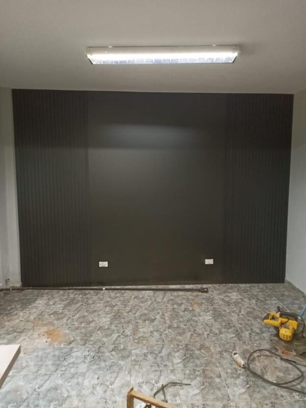 Painel Ripado Preto MDF PREMIUM da Pako Revestimentos: Elegância Atemporal e Impacto Visual para Seus Espaços - Imagem 3